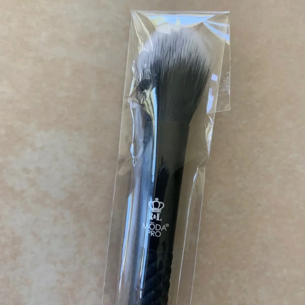Moda Pro BMX-265 Glow Black Textured Makeup Brush NEW
